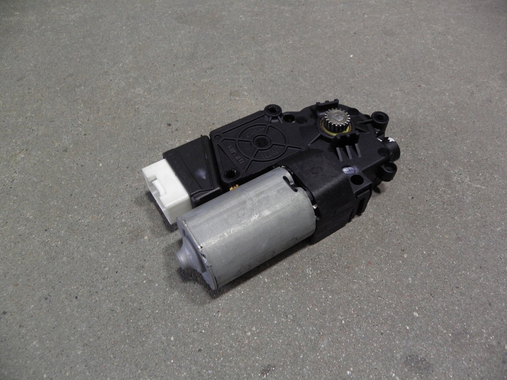 MERCEDES C W204 SUNROOF MOTOR A2048200808 Product image